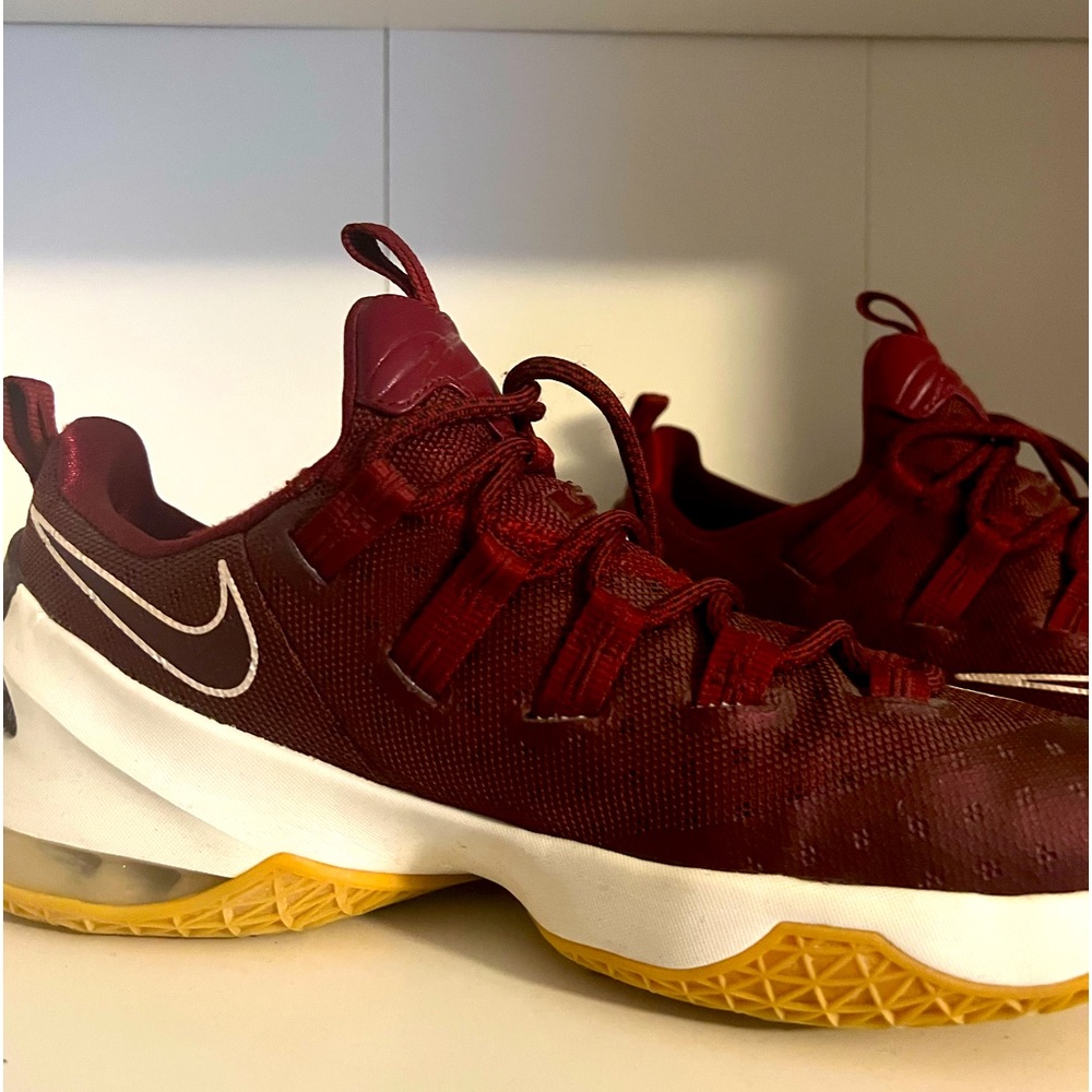 Nike shoes Labron maroon Xlll 13